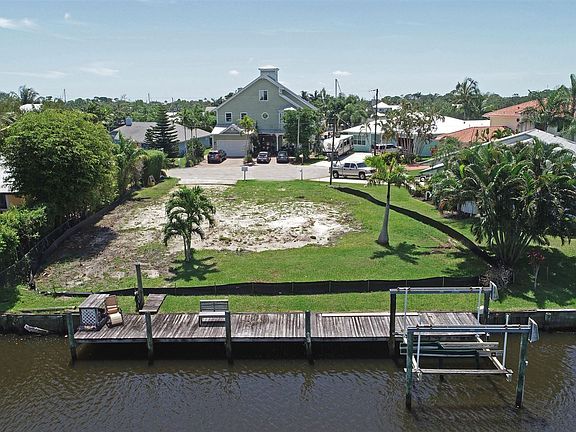 3rd image of 1659 SW Albatross Way