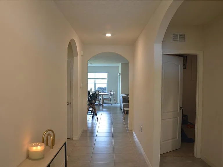 511 Noble Ave — Photo 3