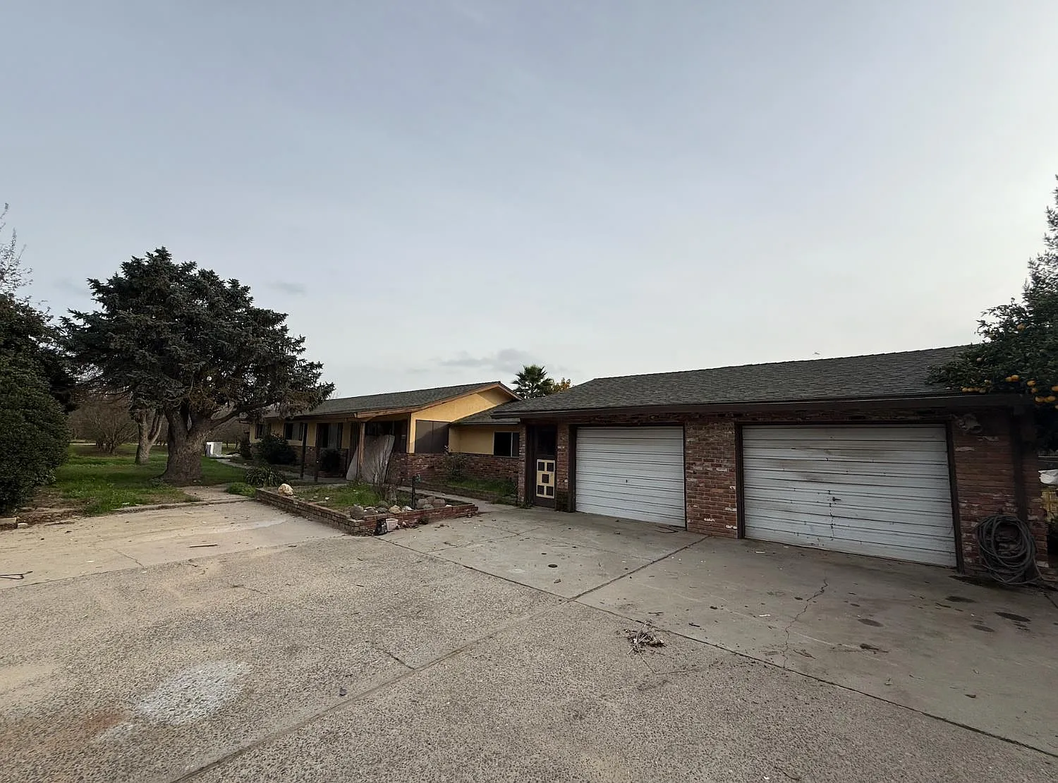 218 N Eucalyptus Ave photo 1