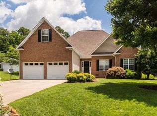 675 Trotters Ridge Ln, Kernersville, NC 27284