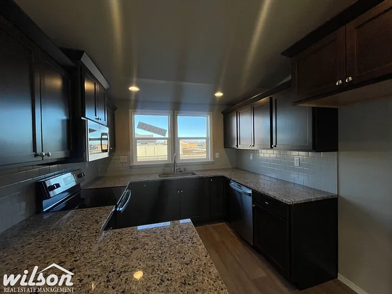 1912 S 62nd Ave — Photo 8