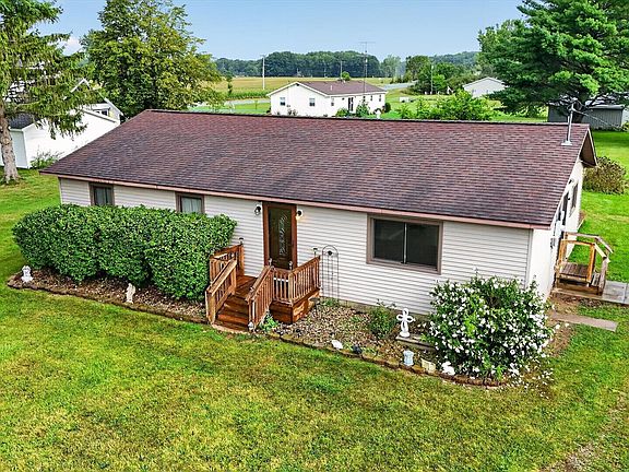 3rd image of 10977 Maple Rd