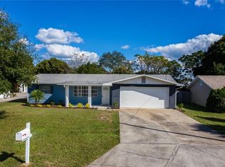910 Virginia Ave, Tavares, FL 32778