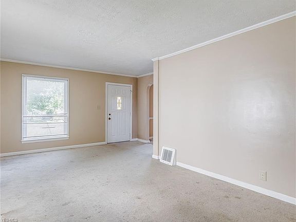 3rd image of 336 Monroe Ave