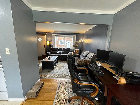 4th image of 32042 Williamsburg St