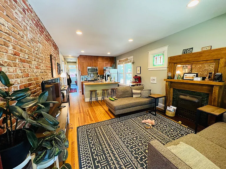 490 S Grant St — Photo 2