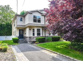 28A Dunes Ln, Port Washington, NY 11050