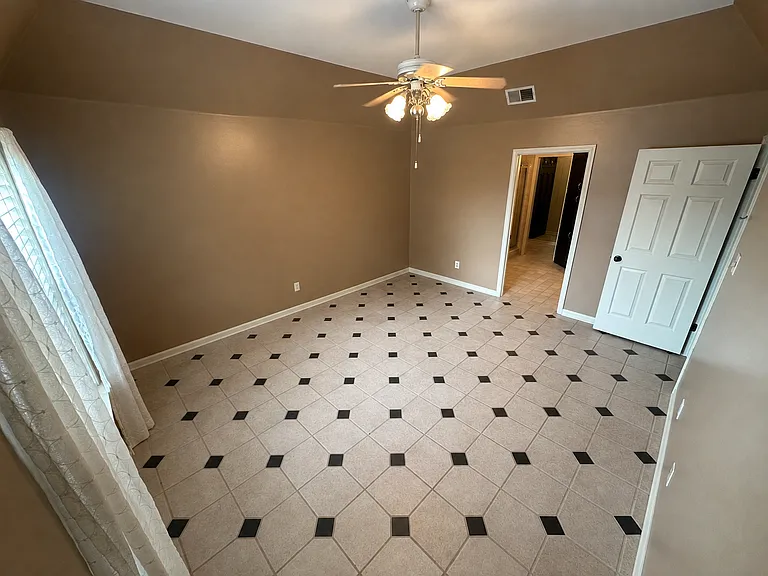 3211 Shadow Green Ln — Photo 14