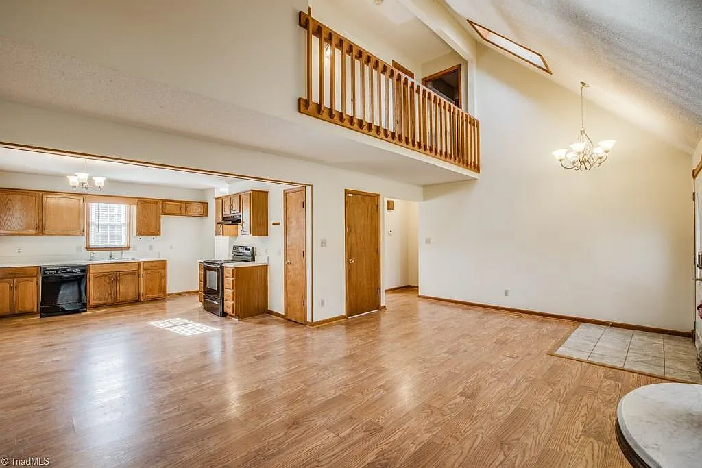 3 bed, 2.5 bath, 1766 sqft, $1,950 — Photo 4