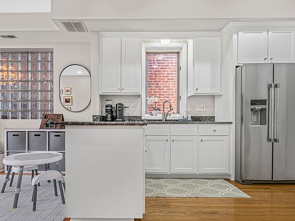 4th image of 727 W Belmont Ave APT 6