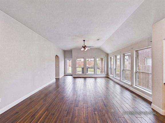 5th image of 1104 Summer Ln