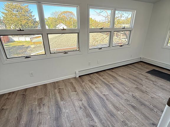 5th image of 14719 15th Ave #2F