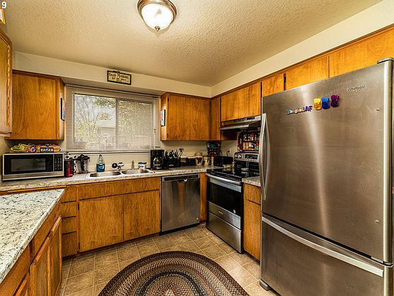 3rd image of 210 Ryland Dr