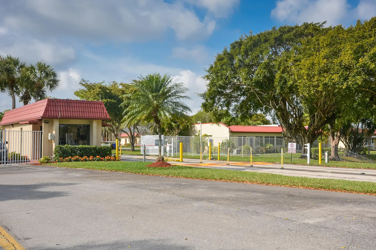 2 bed, 2.0 bath, 888 sqft, $1,950 — Photo 3