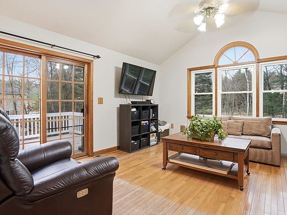 2nd image of 21 W Chamberlain Road