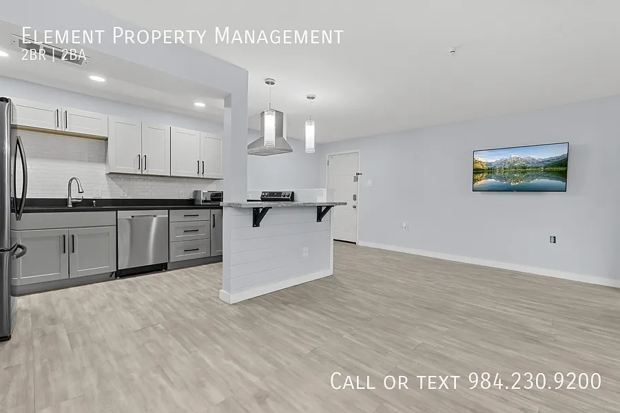 2 bed, 1.5 bath, 923 sqft, $1,295 — Photo 4