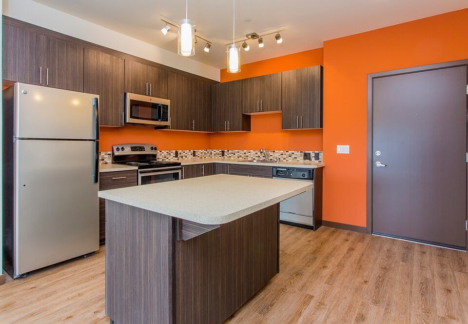 1st image of 736 8th Ave NE Unit 101