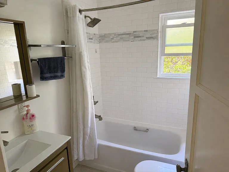 1453 Centinela Ave — Photo 10