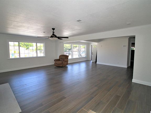 3rd image of 6929 Bellaire Ave