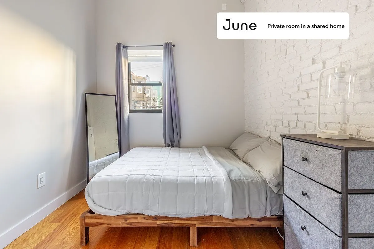 Full bedroom in 4 bed/2 bath home in Ridgewood #1466 C — Photo 2