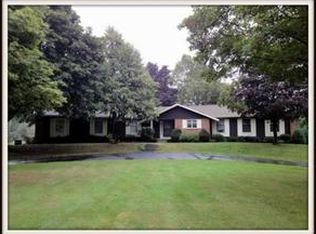 5011 Pineledge Dr E, Clarence, NY 14031