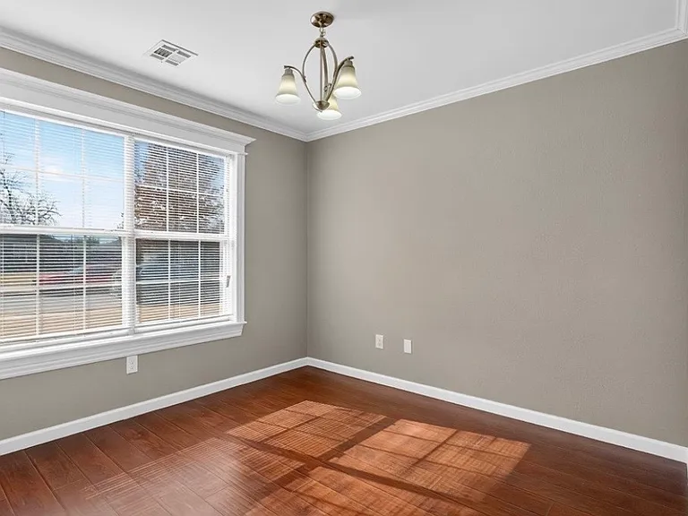 813 Marcus St — Photo 11