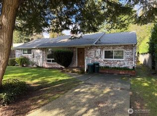 7616 NE 8th St, Medina, WA 98039