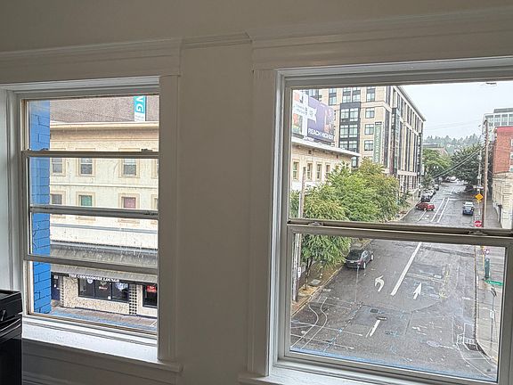 3rd image of 33-1717 W Burnside St #26