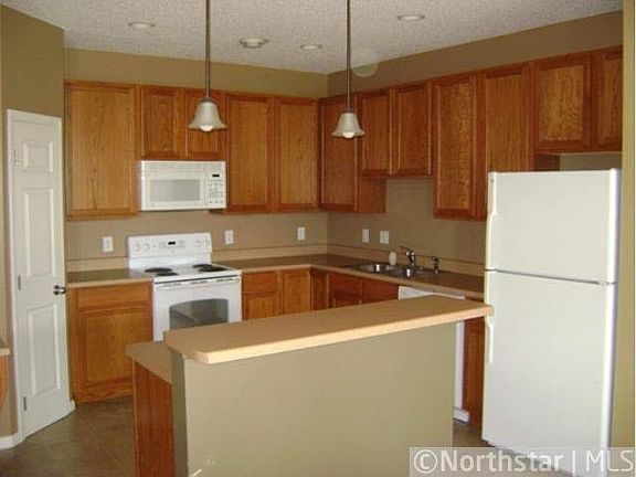 5th image of 10740 Town Square Drive