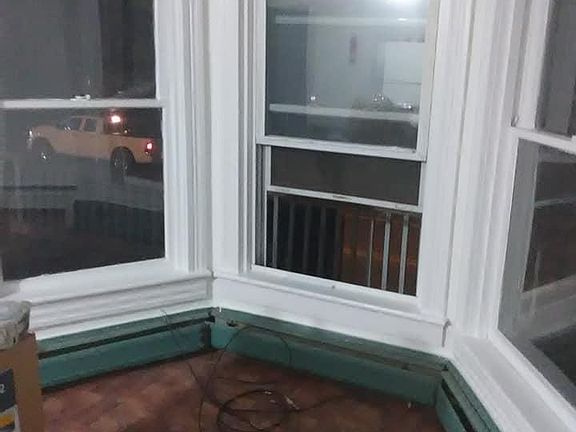 Large bay window design in living rm