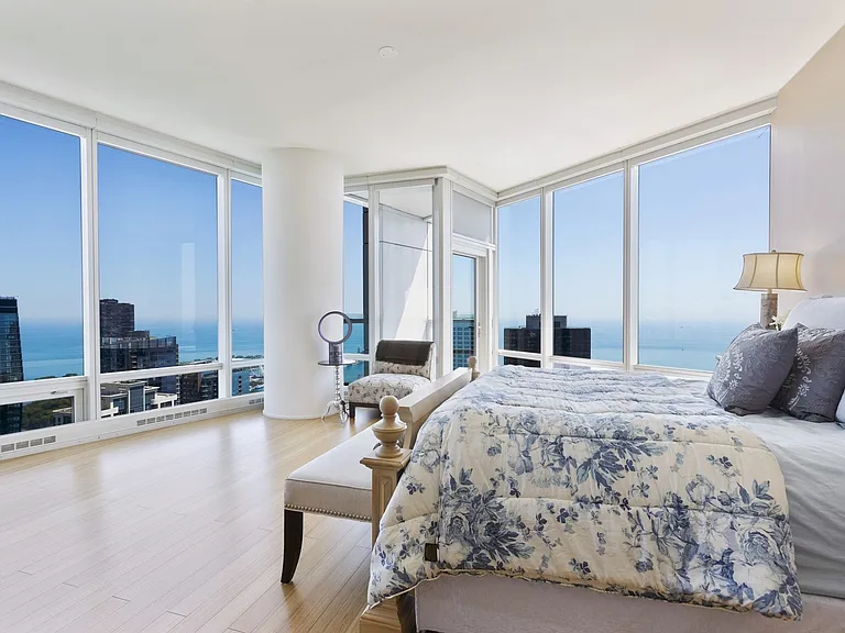 340 E Randolph St #5101 — Photo 13