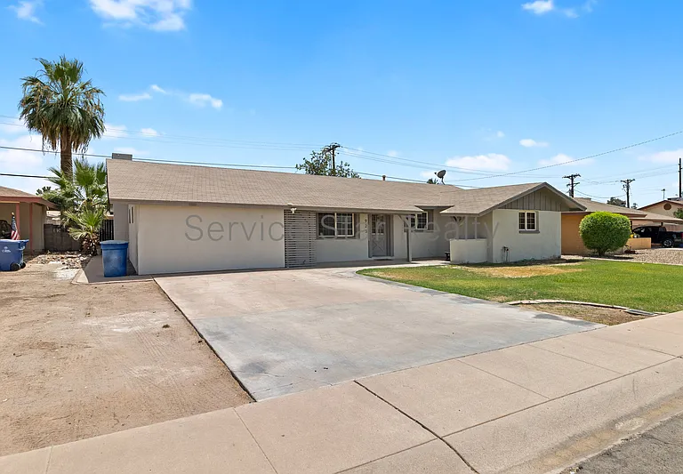 923 E Wesleyan Dr — Photo 2