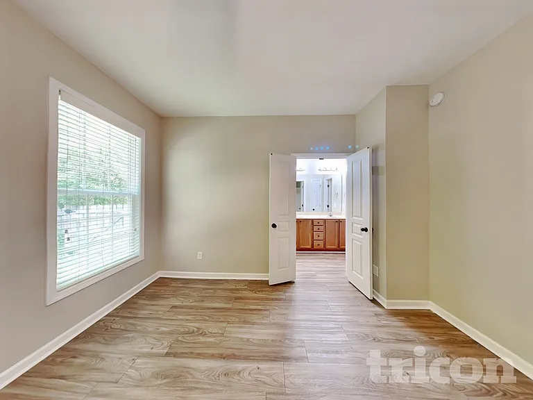 557 McCarthy Dr — Photo 8
