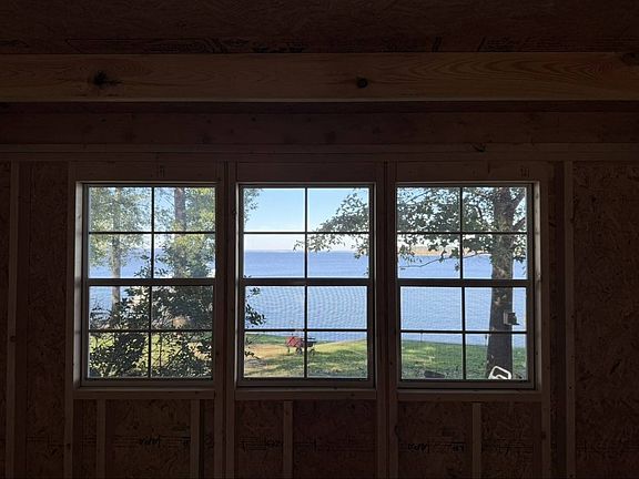 3rd image of 300 Larkspur Cir