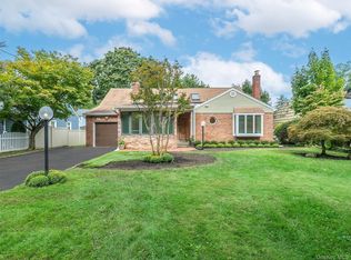 24 Downing Avenue, Sea Cliff, NY 11579