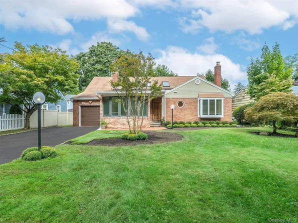 24 Downing Avenue, Sea Cliff, NY 11579