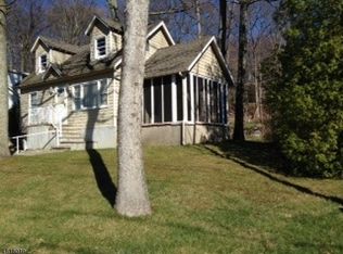 346 Maxim Dr, Hopatcong, NJ 07843