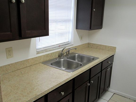 2nd image of 2548 Chestnut Woods Dr