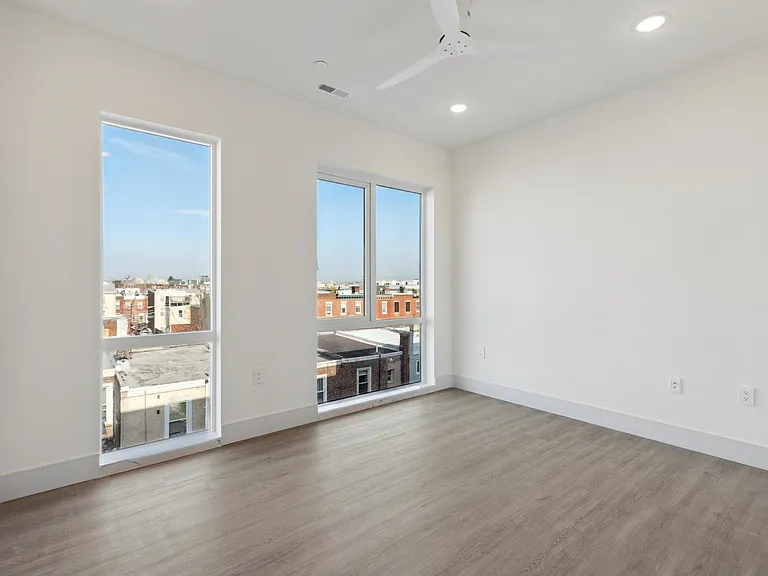 1221 E Fletcher St #406 — Photo 3