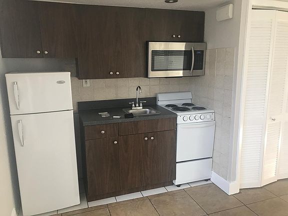 5th image of 1980 Bay Dr APT 10