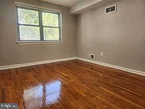 5th image of 1126 48th Pl NE