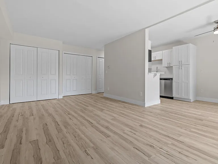 Sunnymede Apartments - Troy, MI — Photo 7