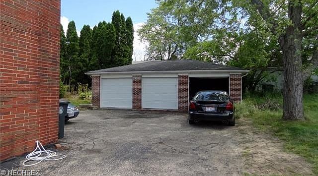 2nd image of 553 & 555 Treeside Dr