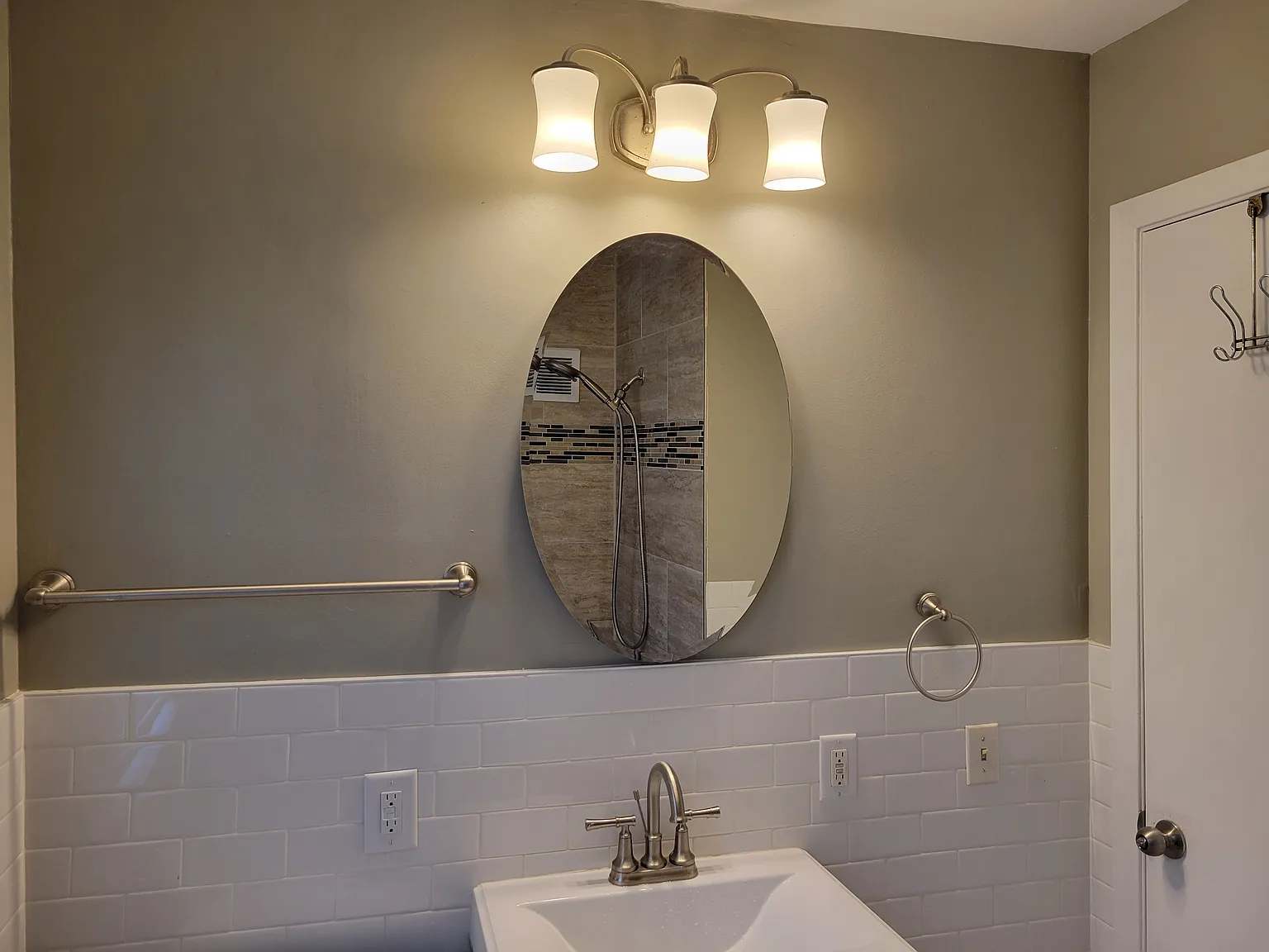 3 bed, 1610 sqft, $2,400 — Photo 3