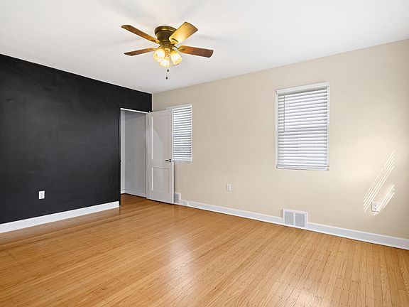 3rd image of 4 Virginia Ave