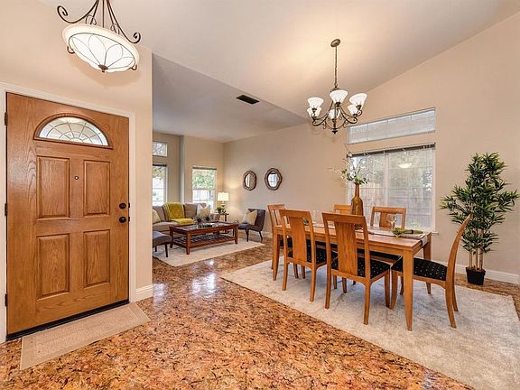 4th image of 468 Brennen Cir