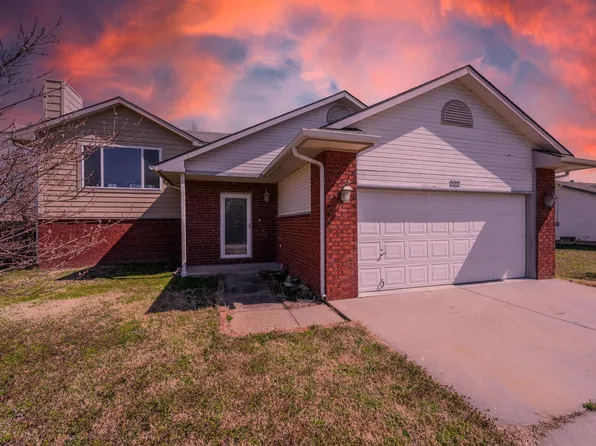 222 S Sunflower St, Rose Hill, KS 67133