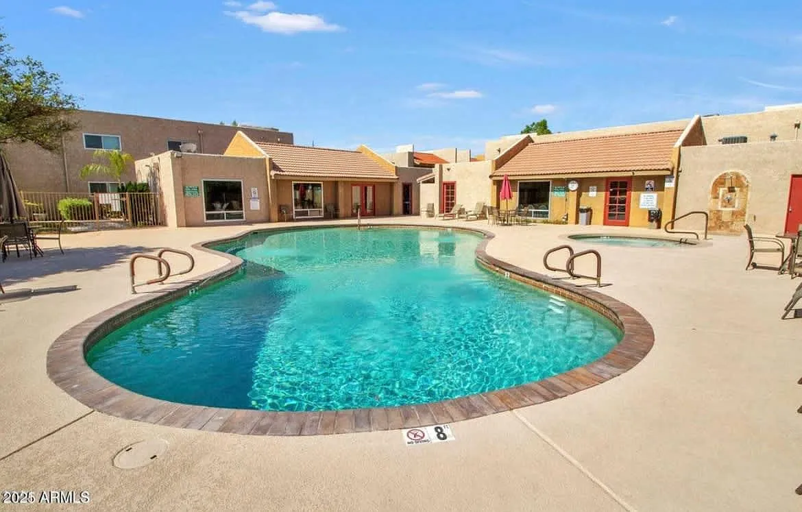 2 bed, 982 sqft, $5,000 — Photo 1