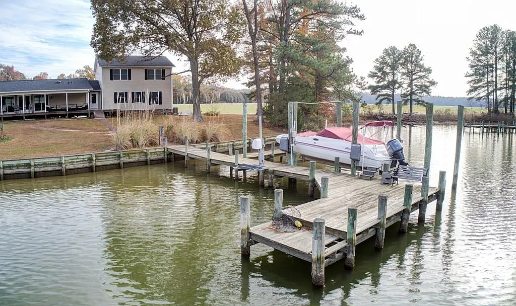 415 Clarke Ln photo 1