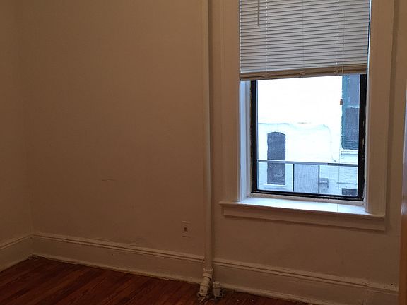 4th image of 3404 34th Ave #1B